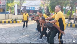 Polres Nganjuk Gelar Olahraga Bersama Dengan TNI Sebagai Upaya Perkuat Sinergisitas Dalam Rangka Memperingati Hari Bhayangkara ke 78