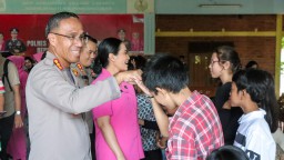 Sambut HUT Bhayangkara ke-78 Bakti Sosial Polres Metro Jakarta Timur Bersama Bhayangkari ke Yayasan Panti Sosial Ria Pembangunan