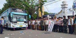 Polres Bangkalan Maksimalkan Pengamanan Keberangkatan 653 CJH Bangkalan, Antisipasi Gangguan Kamtibmas