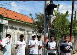 Cegah Kejahatan, H. Dayat Anggota DPRD Kabupaten Sampang Bersama Warga Glisgis Pasang CCTV