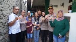 Wakapolres Metro Jakarta Timur Kunjungi Kunjungi Anak Penderita Hipospadia di Kebon Pala Makasar