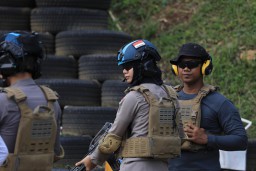 Putri "Bon-Bon" Polwan Polres Tuban Pertama Yang Tergabung Dalam Pasukan Perdamaian