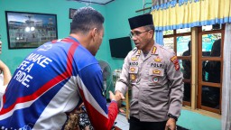 Kapolres Metro Jakarta Timur Takziah ke Rumah Duka Aiptu Rukini Anggota Polsek Pulogadung