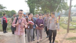 Polisi Jepang Lakukan Kunjungan ke Polsek Jatinegara, dan Peninjauan ke Lokasi Rawan Tawuran di TPU Prumpung