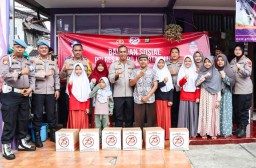Kapolres Metro Jakarta Timur Baksos ke Griya Yatim dan Duafa Matraman