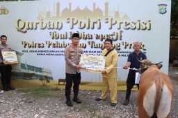 Kapolres Pelabuhan Tanjung Priok Distribusikan Hewan Qurban di Hari Raya Idul Adha 1445 H