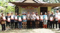 Polres Bengkayang Gelar Baksos Pembagian Sembako dan Daging Kurban Jelang Hari Bhayangkara ke-78