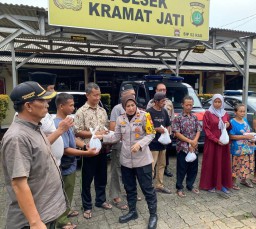 Polsek Kramatjati di Hari Raya Idul Adha Potong Lima Hewan Kurban Yakni Satu Ekor Sapi dan Empat Ekor Kambing
