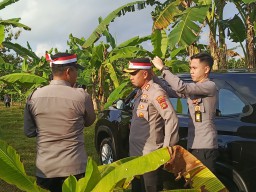 Polres Jembrana Tanam 300 Pohon Alpukat dan Tebar 500 Ekor Benih Ikan Nila di Desa Manistutu Peringati Hari Bhayangkara ke-78