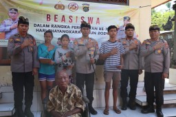 Kapolres Karangasem Serahkan Beasiswa Kepada Anak Yatim Piatu menjelang Hut Bhayangkara ke-78