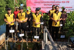 Bakti Religi dan Penanaman Pohon di Muara Angke Dalam Rangka Hari Bhayangkara ke-78 Tahun 2024