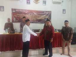 Pelantikan Petugas Pemutahiran Data Pemilih (Pantarlih) Pada PeIgub dan Wagub Banten Bupati dan Wakil Bupati Pandeglang