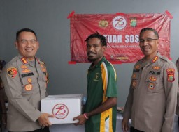 Kapolres Metro Jakarta Timur Berikan Bantuan Sosial Kepada Mahasiswa Papua Dalam Rangka HUT Bhayangkara ke 78