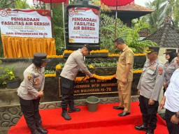 Kapolres Jembrana Serahkan Fasilitas Air Bersih di Banjar Petapan Kaja Desa Pergung Jelang Hari Bhayangkara ke-78