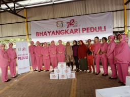 Hari Bhayangkara ke-78, Serentak 2 500 Sembako Disebar di 17 Lokasi di Tangerang