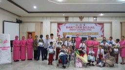 Kapolres Bengkayang Sambut HUT Bhayangkara ke-78 dengan Bansos Beasiswa Bagi Anak Berprestasi dan Anak Penyandang Disabilitas