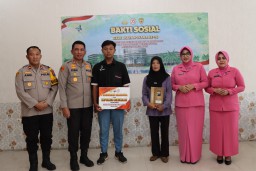 Sambut HUT Bhayangkara ke 78, Polres Bangkalan Berikan Bantuan Beasiswa Kepada Anak Polri