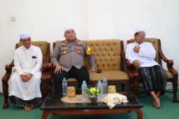 Kapolres Tanjung Perak Silaturahmi Dengan Santri dan Pengasuh Ponpes Assalafi Al- Fitrah Surabaya