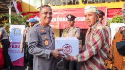 Jelang Peringatan Hari Bhayangkara ke-78, Polres Metro Jakarta Timur Berikan Bantuan Sosial Kepada Purnawirawan Polri