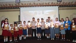 Polresta Denpasar Berikan Beasiswa Putra Putri Polri Yang Berprestasi Sambut Hari Bhayangkara ke-78