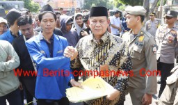 Polisi Kawal Aksi Damai PMII Situbondo Unras Tolak Wacana Bangun Wisata Karaoke di Eks Lokalisasi GS