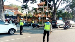 Polres Bandara Ngurah Rai Bersinergi Bersama Petugas Internal Gereja  Laksanakan Giat Pengamanan Ibadah