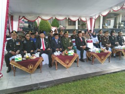 Polres Bandara Ngurah Rai Upacara Peringatan Hari Bhayangkara ke-78 di Puspem Badung