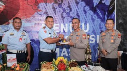 Surprise Jajaran TNI kepada Polres Metro Jakarta Timur di HUT Bhayangkara ke - 78