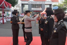 Kapolrestabes Surabaya Pimpin Upacara Kenaikan Pangkat Personel Polrestabes Surabaya