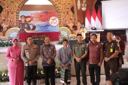 Polres Klungkung Gelar Syukuran Potong Tumpeng Peringati Hari Bhayangkara ke-78
