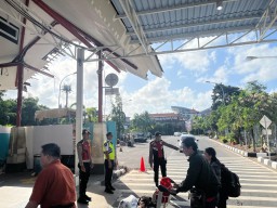 Polres Bandara Ngurah Rai Tempatkan Personil di Koridor Kedatangan Domestik Guna Kelancaran dan Kenyamanan Masyarakat