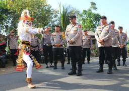 Tiba di Desa Kutuh Tim Penilai Lomba 3 Pilar Mabes Polri Disambut Hanoman