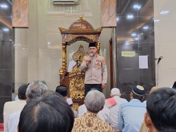 Safari Religi Kapolsek Matraman Sampaikan Himbauan Kamtibmas Kepada Jemaah Sholat Jumat