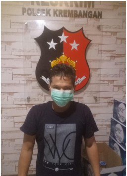 Polsek Krembangan Mengamankan Pelaku Judi Online Saat Menunggu Keberangkatan Kapal