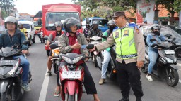Polresta Denpasar Gelar Operasi Patuh Agung 2024 di Simpang Gatsu Buluh Indah Berikan Teguran Puluhan Pengendara