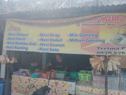 Warung Nasi Mbak Mur, Menjual Berbagai Macam Makanan Yang Lagi Viral Depan Pasar Rongtengah