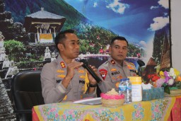 Kapolres Karangasem Beri Paparan Persiapan Pilkada Serentak 2024 Dalam Forum Belajar Bersama
