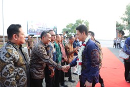 Tiba di Pulau Dewata, Kapolda Bali Disambut Tradisi Tepung Tawar