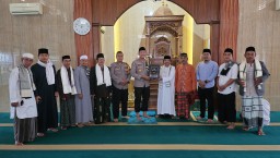 Sholat Jumat di Masjid Jami Al Hidayah, Kapolsek Pondok Aren Sampaikan Tausiyah Tentang Bahaya Pinjol dan Judi Online