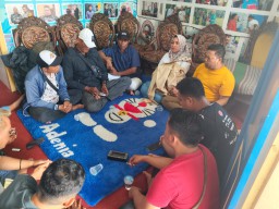 Pimpinan Redaksi Media Berita-compasnews.com Gelar Rapat Evaluasi Kinerja Wartawan