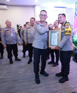 Kapolres Nganjuk Terima Piagam Penghargaan IKPA Terbaik di Lingkup Polri Tahun 2023 Dari Kapolri
