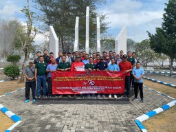 Lapas Narkotika Kelas IIA Pamekasan Kanwil Kemenkumham Jatim Kembali Gelar Giat Bersih-Bersih Taman Makam Pahlawan