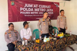 Wakapolres Metro Jaktim Laksanakan Jumat Curhat ke Warga Pondok Kelapa Duren Sawit