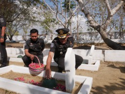 Semarak HUT RI ke-79 dan Hari Pengayoman Lapas Narkotika Kelas IIA Pamekasan Gelar Ziarah dan Upacara Tabur Bunga di TMP Panglegur