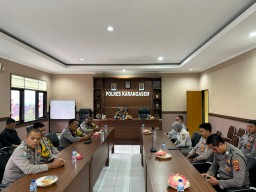 Polres Karangasem Ikuti Ceramah Pencegahan Radikalisme dan LGBT
