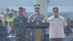 Kapolres Metro Jakarta Timur Pimpin Apel Gelar Pasukan dan Peragaan Sispamkota Dalam Pengamanan Ops Mantap Praja Jaya 2024