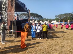 Jalan Santai dan Lomba Gerak Jalan Dalam Rangka HUT RI ke-79 di Kecamatan Cibaliung