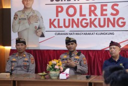 Giat Jumat Curhat Kapolres Klungkung Dengar Keluhan di Desa Dawan Kaler