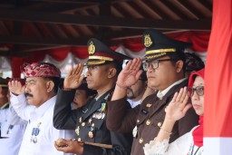 Kapolres Karangasem Hadiri Upacara HUT RI ke-79 di Lapangan Tanah Aron