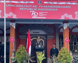 Lapas Kelas IIB Singaraja Gelar Upacara Bendera Peringati HUT RI ke-79 dan Penyerahan Tanda Kehormatan
